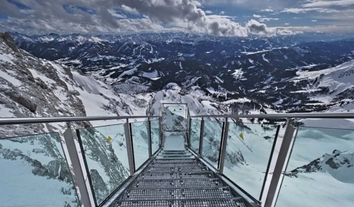 massa omdraaien Imperial At An Elevation Of 2700 Meters, The Dachstein Skywalk In Austria Will  Literally Takes You Into The Clouds ! - Tourismwings